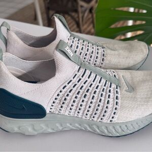 Nike React Slip-On Sneakers | Women’s US 9 | Style D06698-001